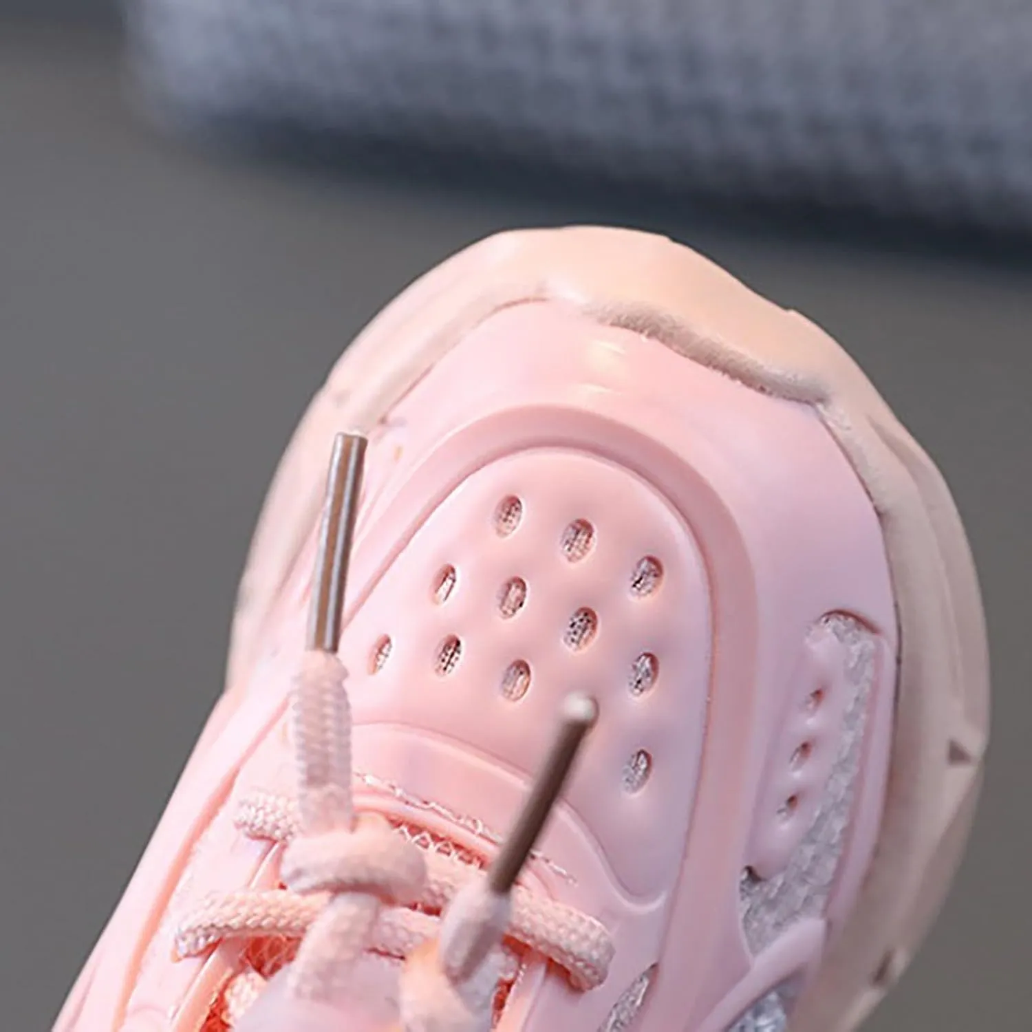 Cartoo𝐧 Illuminated Sneakers for Outdoor Sports and Running with Breathable Design Light Up Shoes for Toddler Girls
